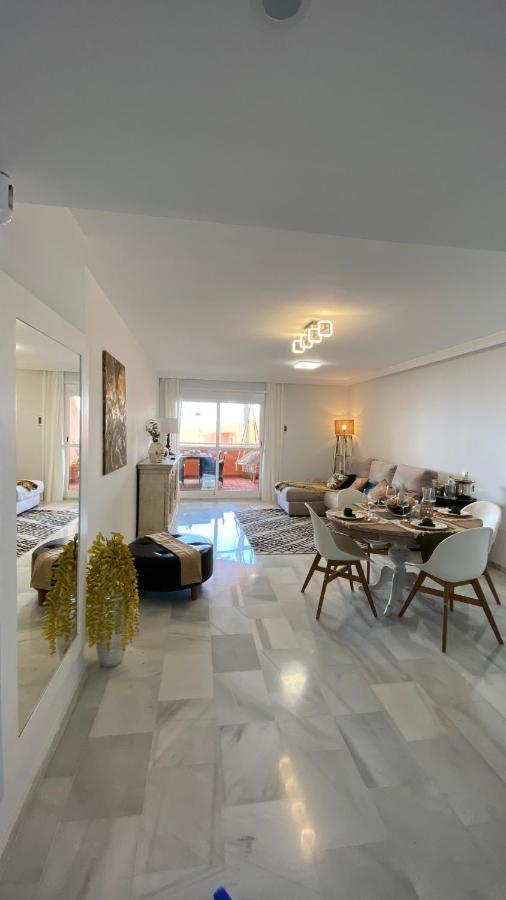Ikram Front Beach Bermuda Beach Appartement Estepona Buitenkant foto