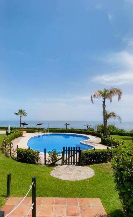Ikram Front Beach Bermuda Beach Appartement Estepona Buitenkant foto